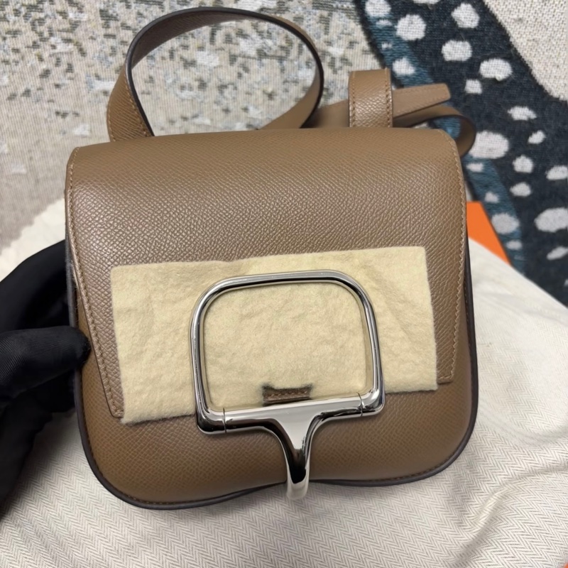 Hermes/愛馬仕 Mini Della 金棕色皮質細膩，五金光亮有輕微划痕，內里乾淨-0