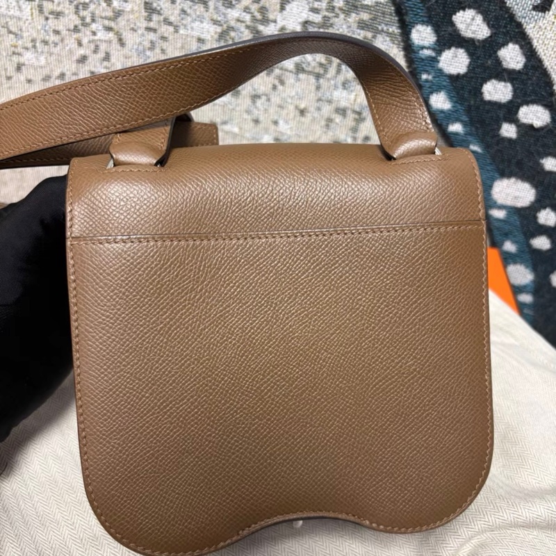 Hermes/愛馬仕 Mini Della 金棕色皮質細膩，五金光亮有輕微划痕，內里乾淨-2