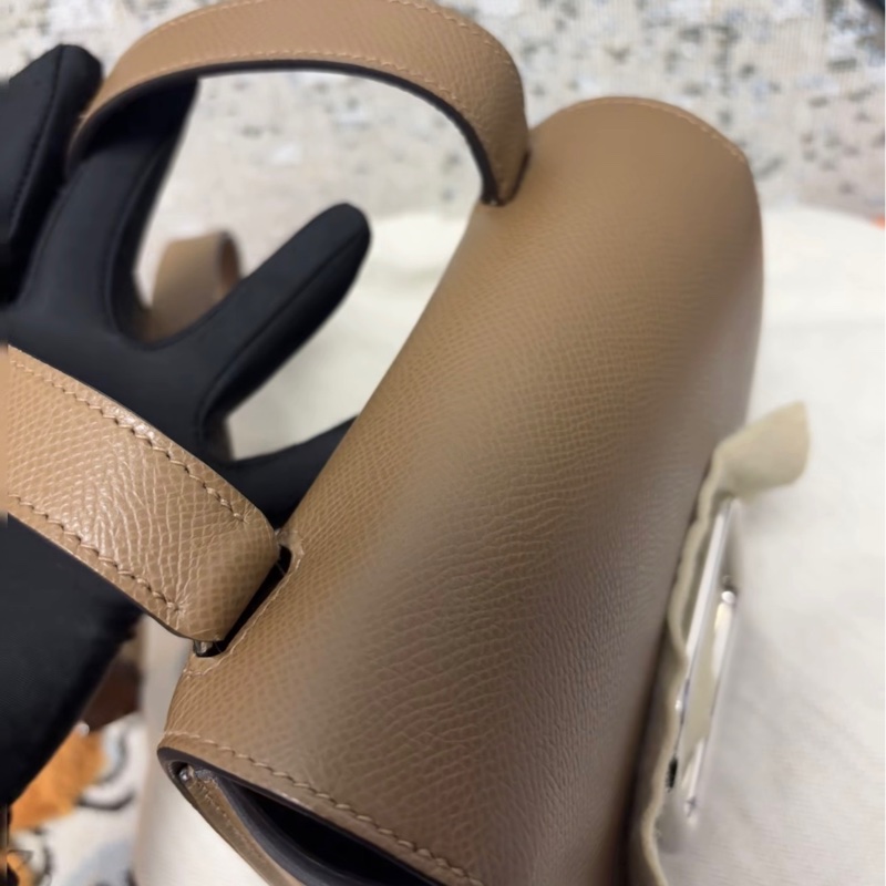 Hermes/愛馬仕 Mini Della 金棕色皮質細膩，五金光亮有輕微划痕，內里乾淨-4