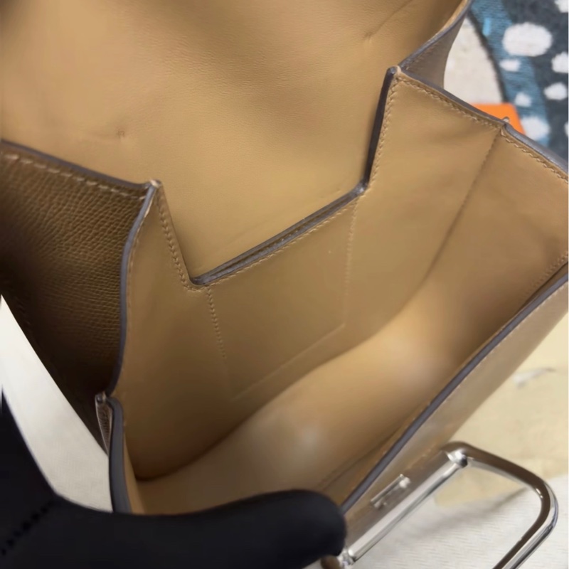 Hermes/愛馬仕 Mini Della 金棕色皮質細膩，五金光亮有輕微划痕，內里乾淨-6