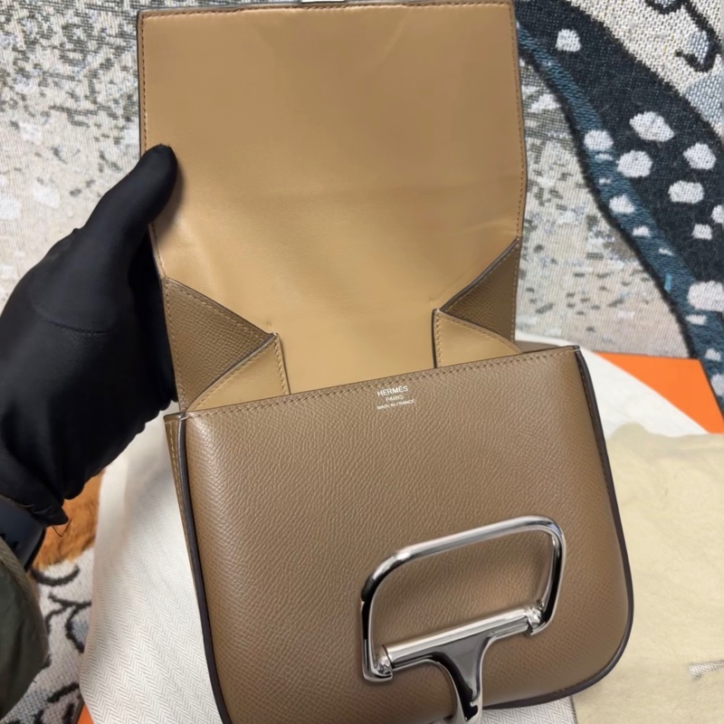 Hermes/愛馬仕 Mini Della 金棕色皮質細膩，五金光亮有輕微划痕，內里乾淨-9