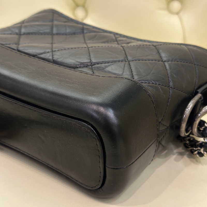 🌷保卡款！ Chanel 香奈兒 Gabrielle 流浪包 黑金牛皮 小號-10