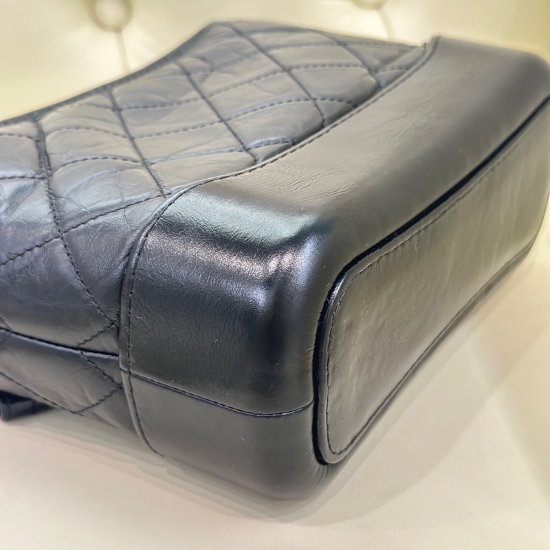 🌷保卡款！ Chanel 香奈兒 Gabrielle 流浪包 黑金牛皮 小號-11