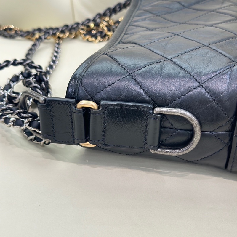 🌷保卡款！ Chanel 香奈兒 Gabrielle 流浪包 黑金牛皮 小號-14