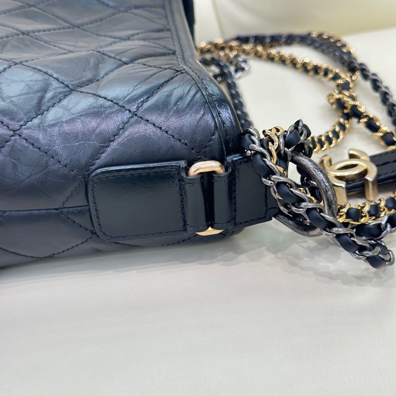 🌷保卡款！ Chanel 香奈兒 Gabrielle 流浪包 黑金牛皮 小號-15