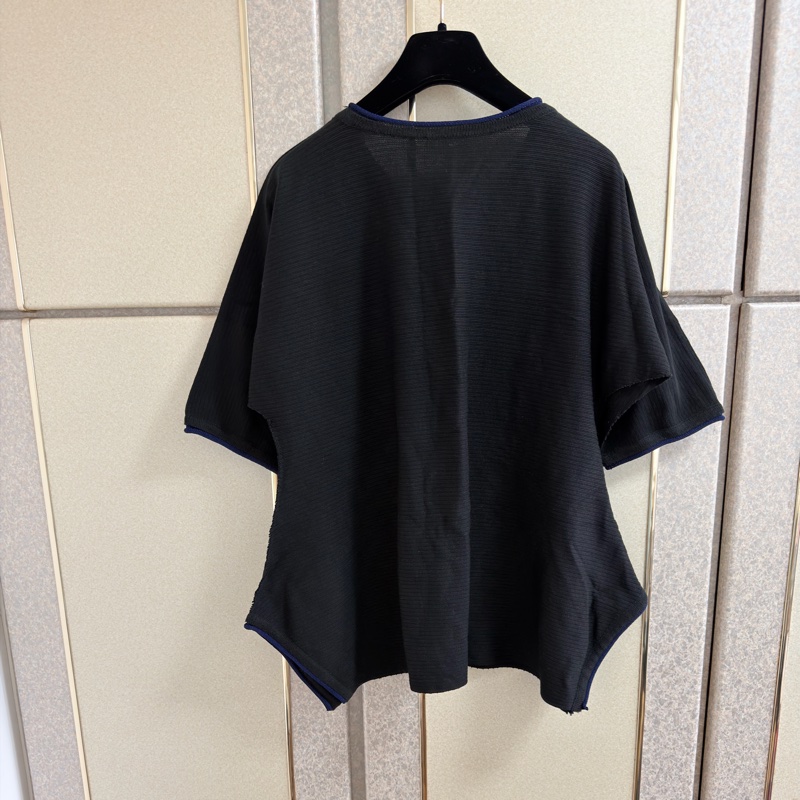 96）ISSEY MIYAKE A-POC INSIDE 橫紋壓褶藍邊飾落肩廓形上衣-5