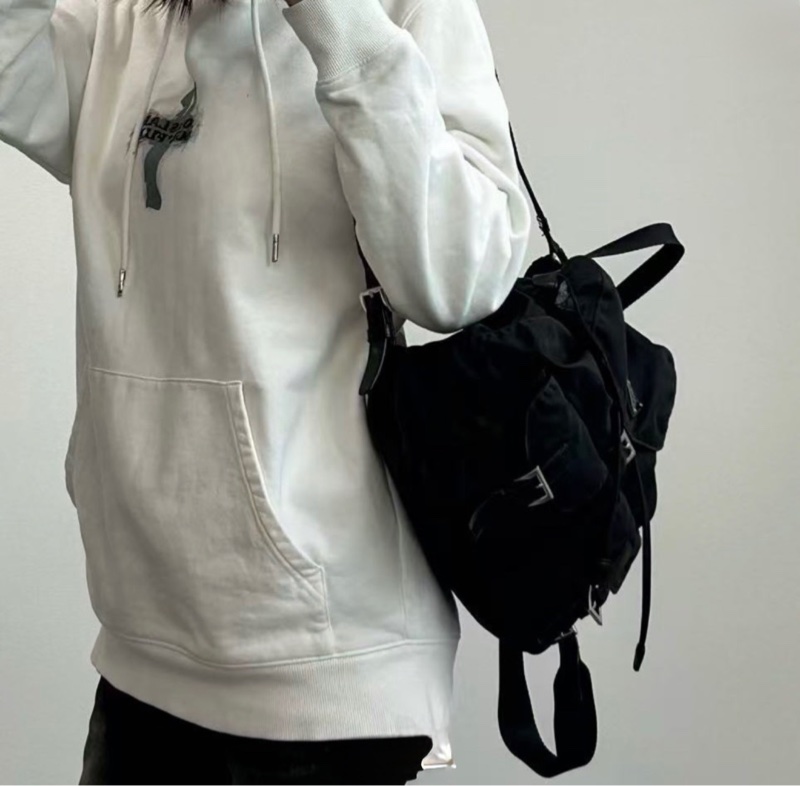 「JL精品代購」Prada黑銀小號降落傘尼龍雙肩包-1