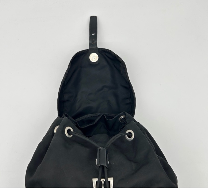 「JL精品代購」Prada黑銀小號降落傘尼龍雙肩包-12