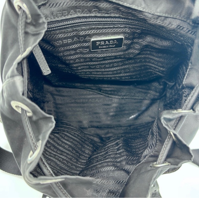 「JL精品代購」Prada黑銀小號降落傘尼龍雙肩包-14