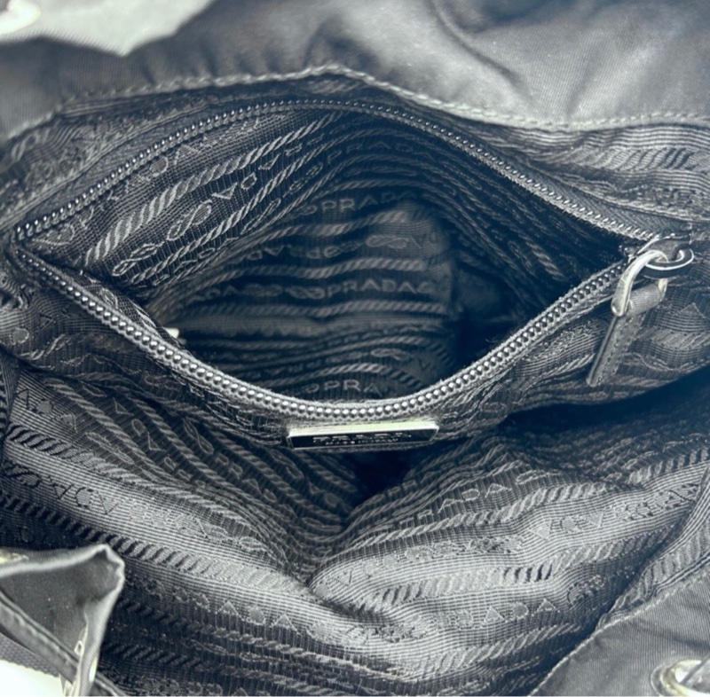 「JL精品代購」Prada黑銀小號降落傘尼龍雙肩包-15