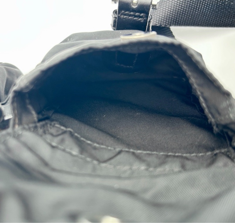 「JL精品代購」Prada黑銀小號降落傘尼龍雙肩包-18