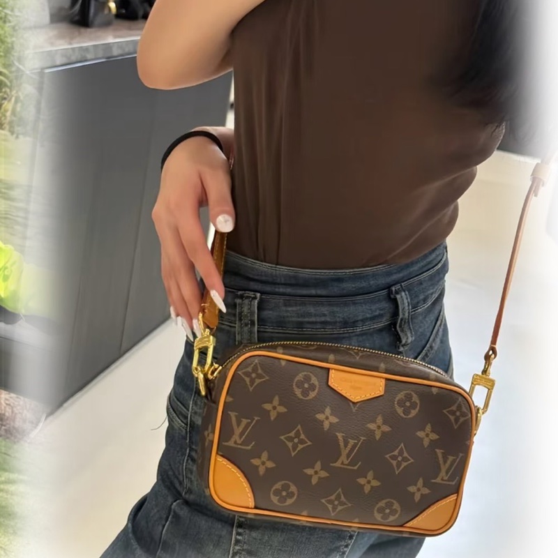 莉亞精品♡ LV老花相機包-1