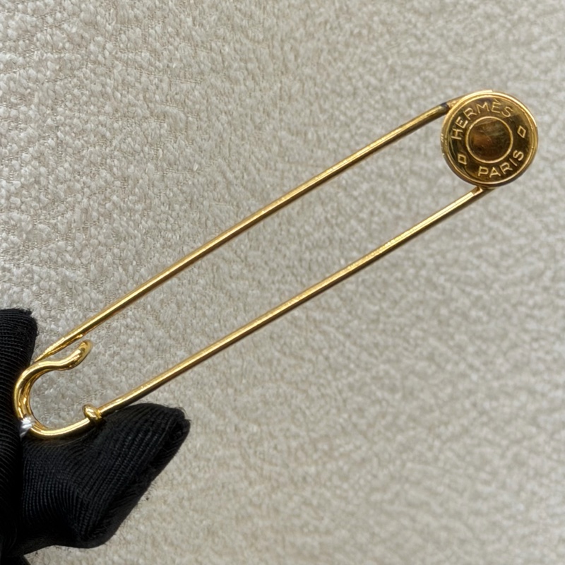 HERMES 金扣針 XC362-1