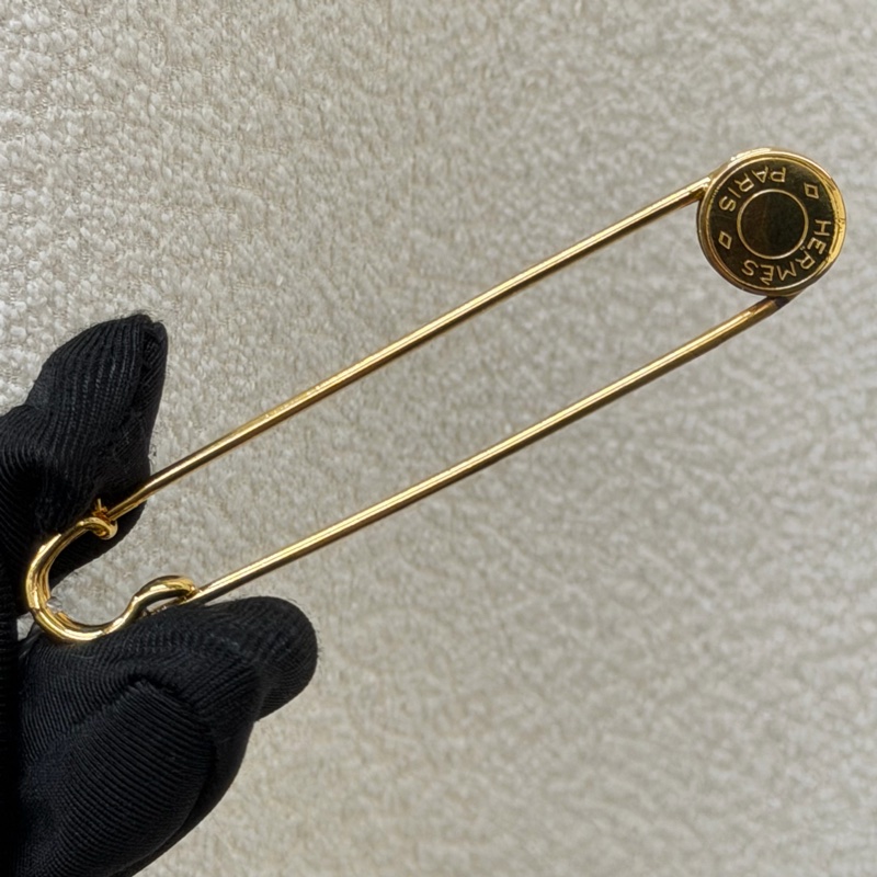 HERMES 金扣針 XC362-2