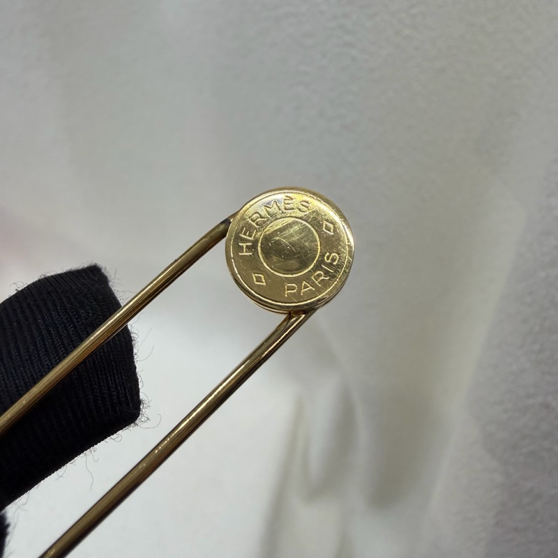 HERMES 金扣針 XC362-4