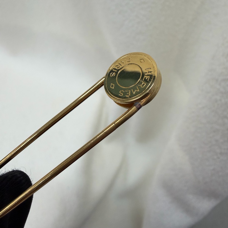 HERMES 金扣針 XC362-9