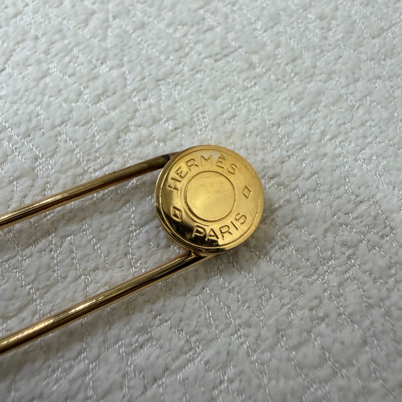 HERMES 金扣針 XC362-10