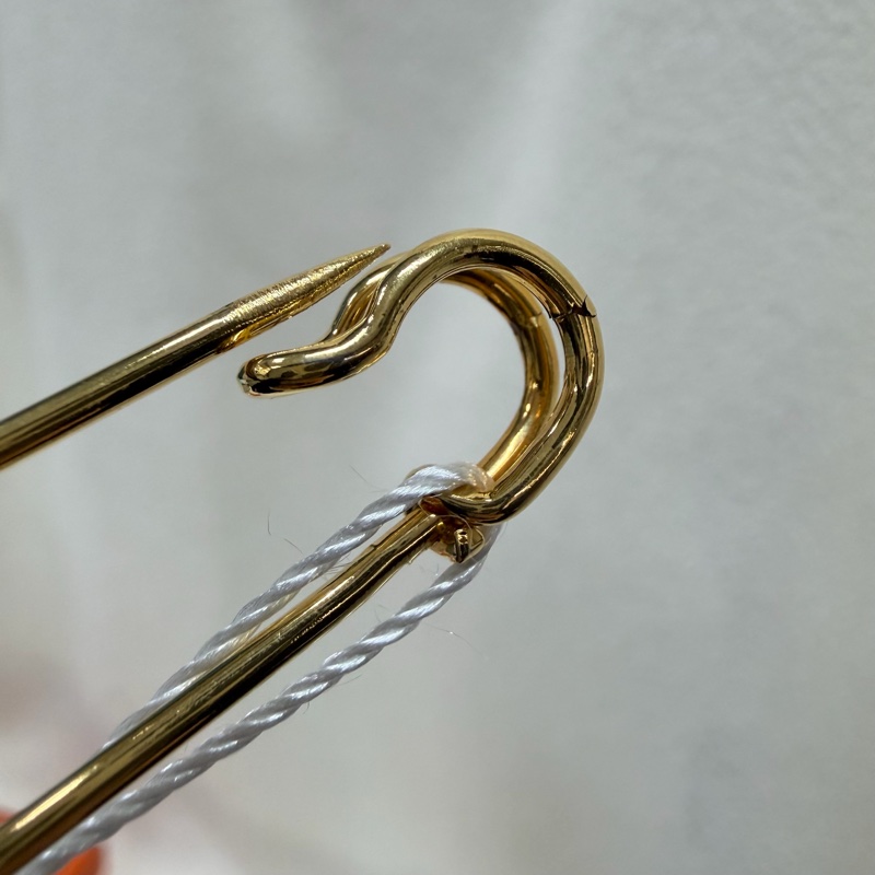 HERMES 金扣針 XC362-13