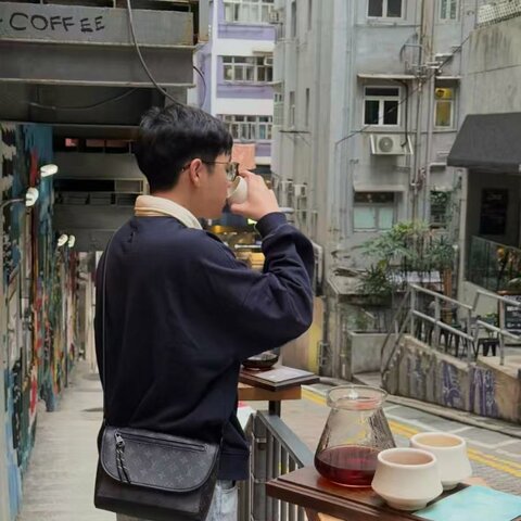 LV Pulse黑花翻蓋拉鍊肩背斜背郵差包芯片款23*19*9 98新配件塵袋