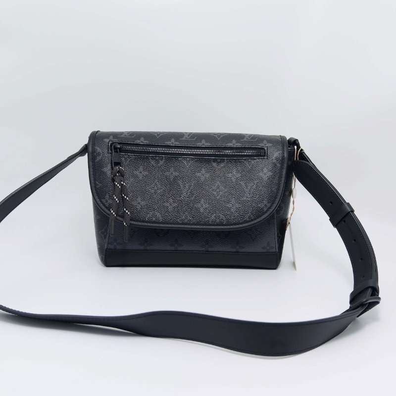 LV Pulse黑花翻蓋拉鍊肩背斜背郵差包芯片款23*19*9 98新配件塵袋-1