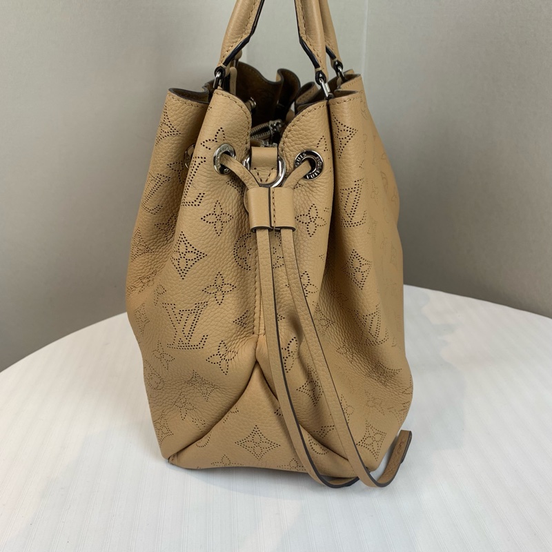 路易威登/Louis Vuitton Bella Tote 米色銀扣镂花穿孔牛皮月光女神手提包 配件：兩條肩帶 32x12x23cm-3