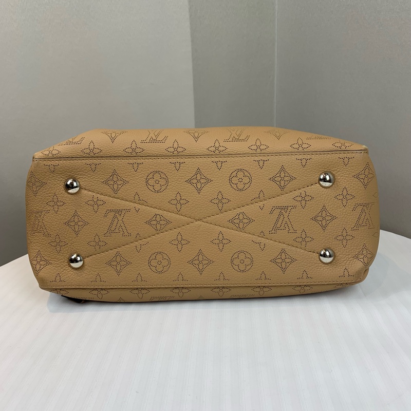 路易威登/Louis Vuitton Bella Tote 米色銀扣镂花穿孔牛皮月光女神手提包 配件：兩條肩帶 32x12x23cm-4