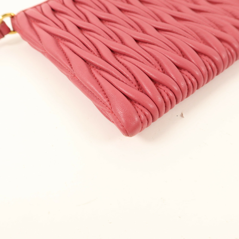 Miu Miu 羊皮皮革Pouch手拿包-11