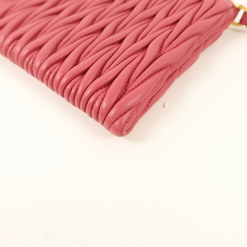 Miu Miu 羊皮皮革Pouch手拿包-12