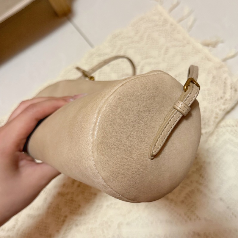 Miu Miu Nappa 筆筒包-3