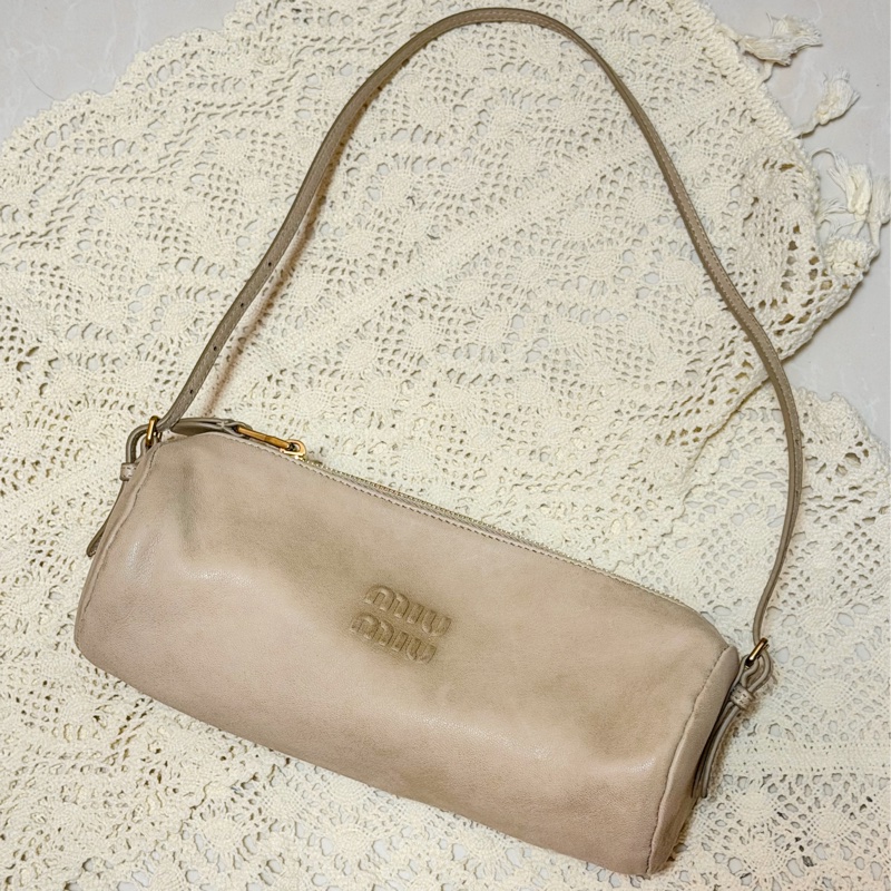 Miu Miu Nappa 筆筒包-5