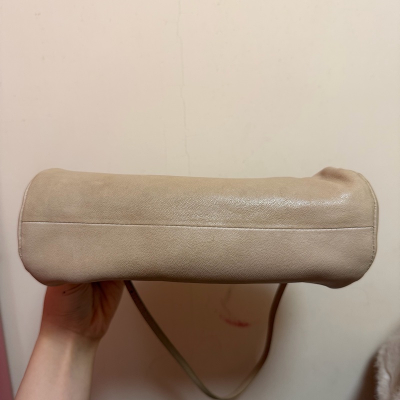 Miu Miu Nappa 筆筒包-8