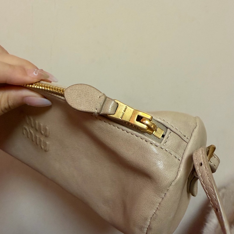 Miu Miu Nappa 筆筒包-10