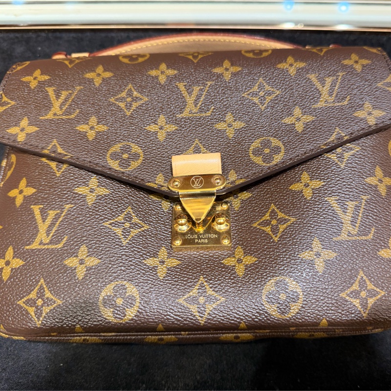 LV 老花Metis 背帶斜背郵差包-5