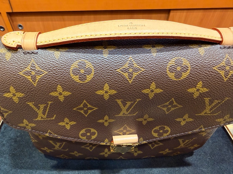 LV 老花Metis 背帶斜背郵差包-6