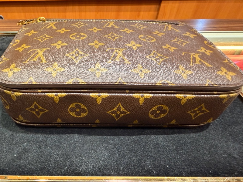 LV 老花Metis 背帶斜背郵差包-10