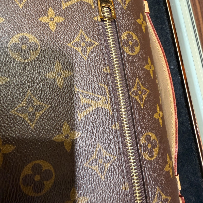 LV 老花Metis 背帶斜背郵差包-12