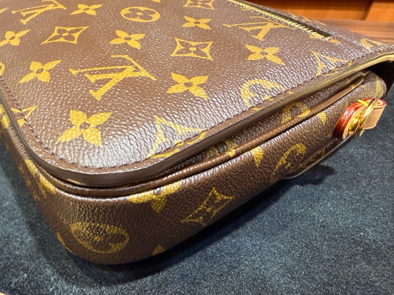 LV 老花Metis 背帶斜背郵差包-15
