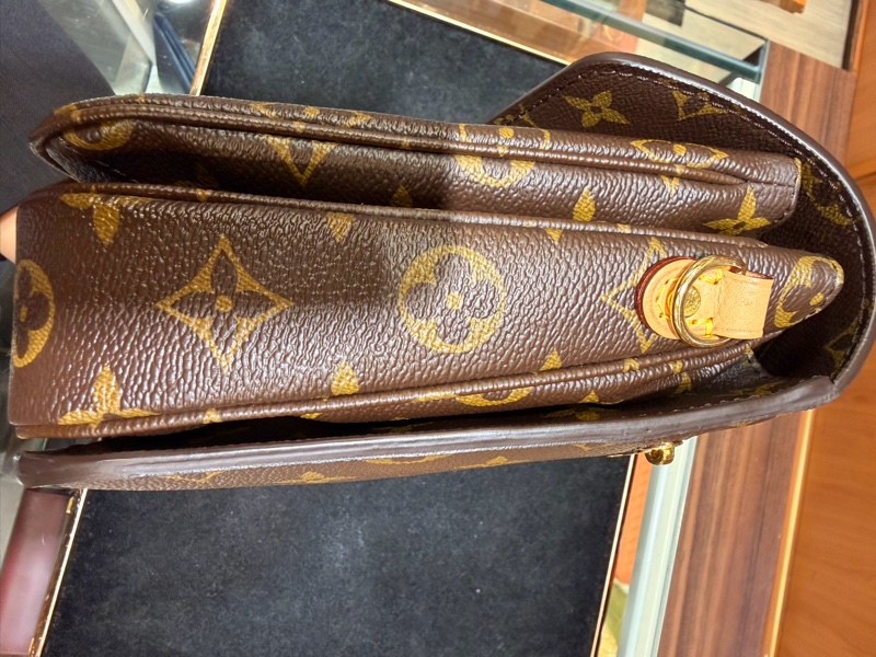 LV 老花Metis 背帶斜背郵差包-17