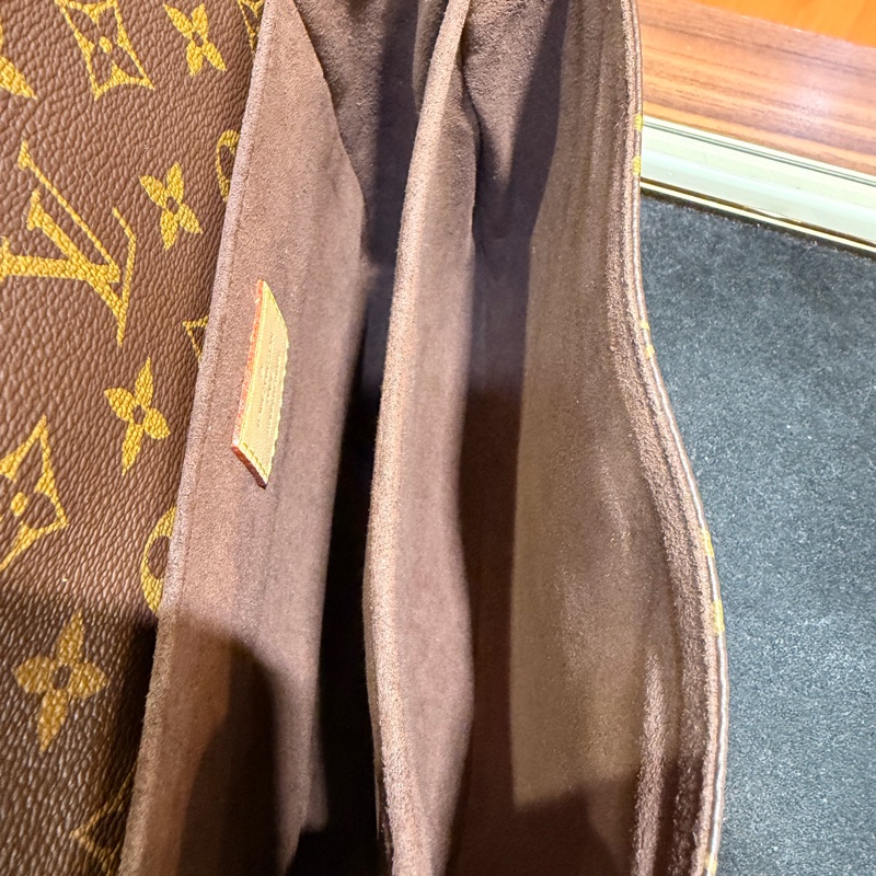 LV 老花Metis 背帶斜背郵差包-22