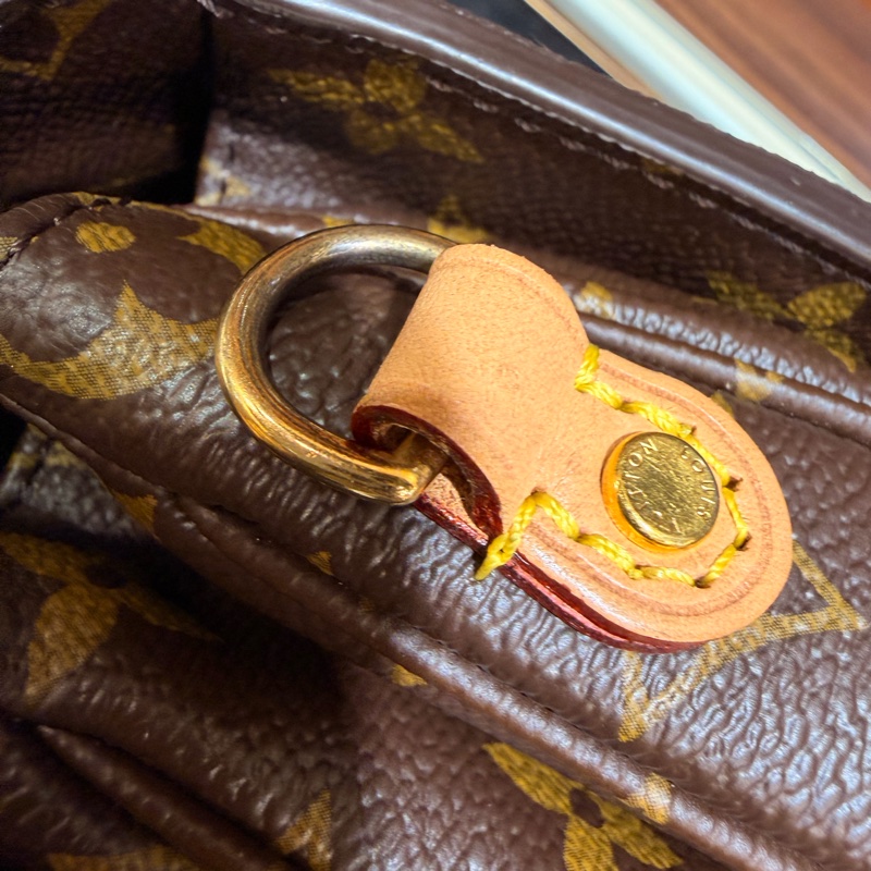 LV 老花Metis 背帶斜背郵差包-32