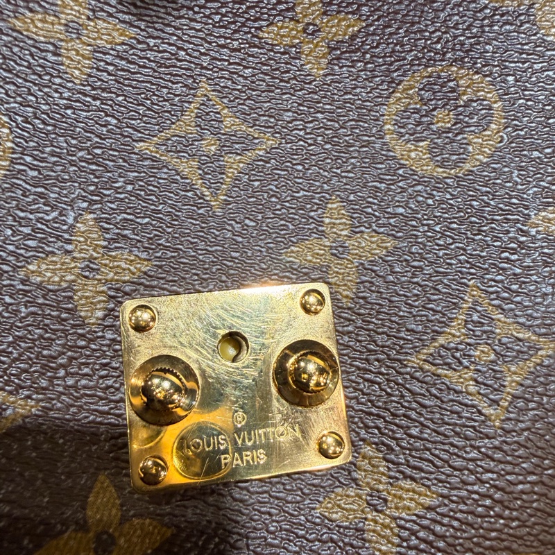 LV 老花Metis 背帶斜背郵差包-34