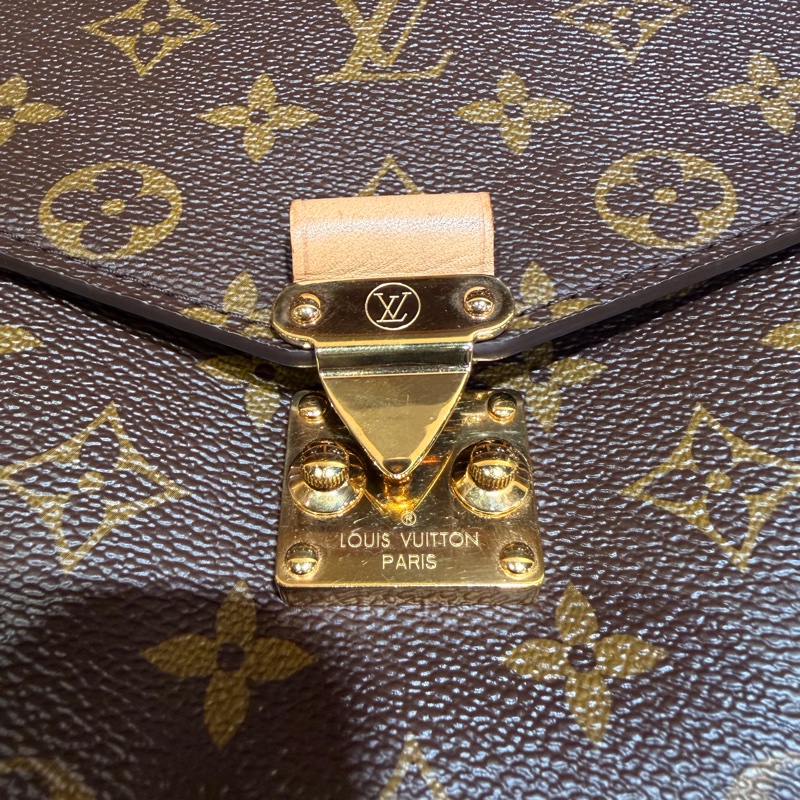 LV 老花Metis 背帶斜背郵差包-36