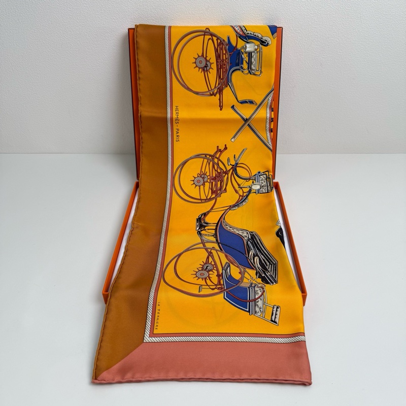 Hermes 愛馬仕絲巾 99新閒置未使用-1