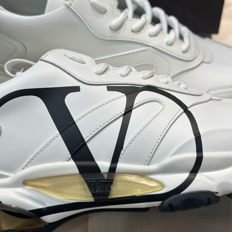 💎Han's house精品服飾💎VALENTINO Upvillage 華倫天奴 小牛皮 鞋現貨27.5原價30000-2