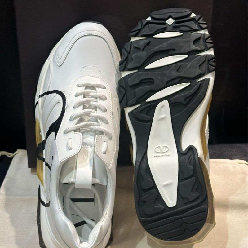 💎Han's house精品服飾💎VALENTINO Upvillage 華倫天奴 小牛皮 鞋現貨27.5原價30000-9