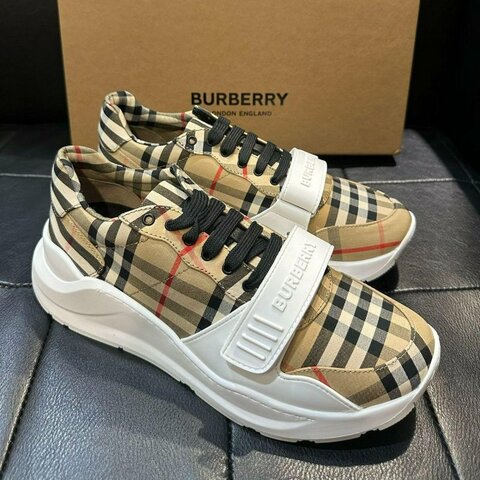 💎Han's house精品服飾💎 BURBERRY 格紋 鞋  現貨26.5 原價27500