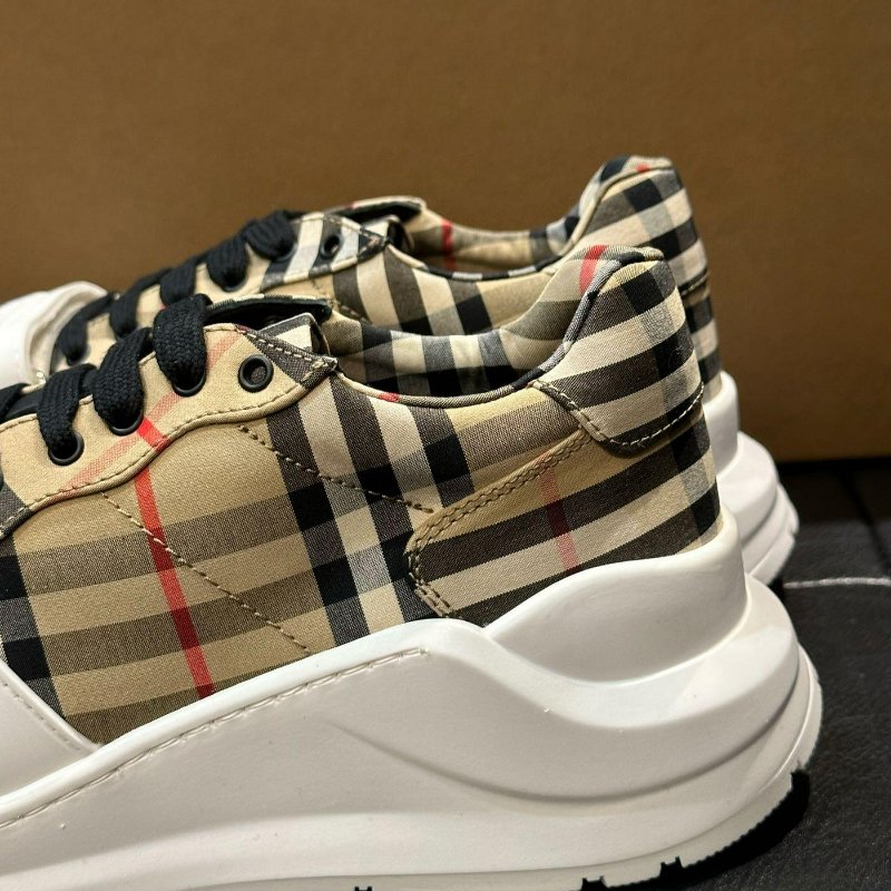 💎Han's house精品服飾💎 BURBERRY 格紋 鞋  現貨26.5 原價27500-4