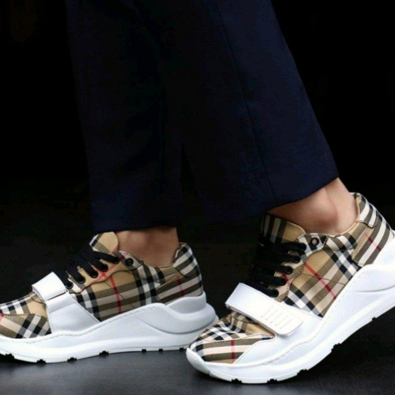 💎Han's house精品服飾💎 BURBERRY 格紋 鞋  現貨26.5 原價27500-5