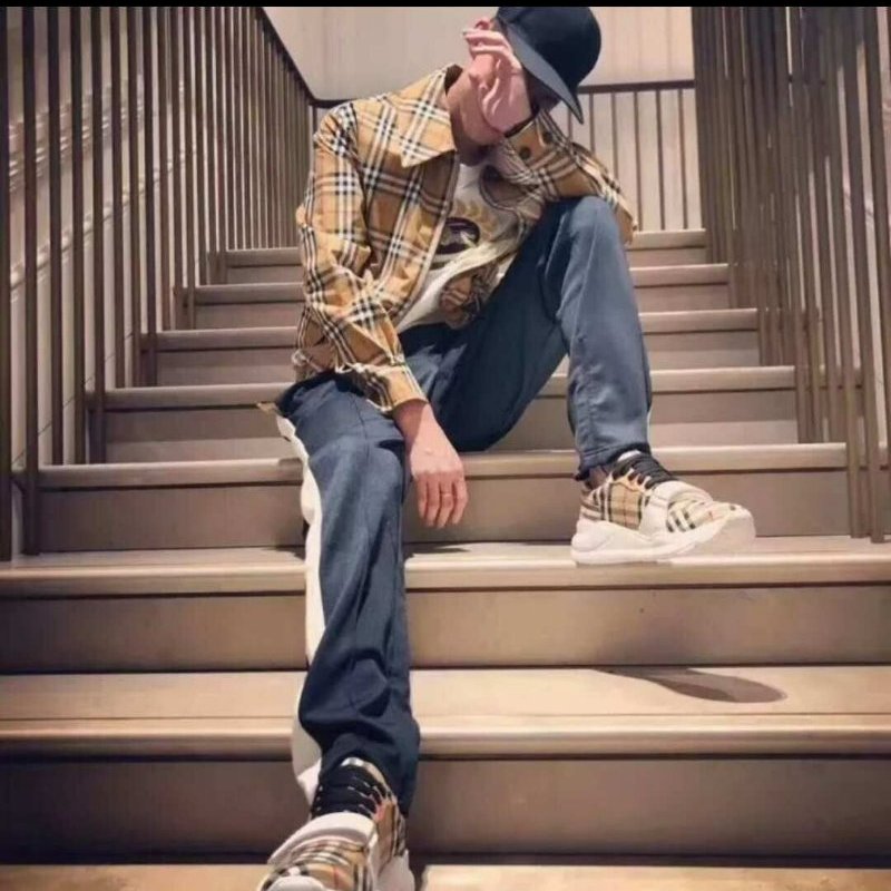 💎Han's house精品服飾💎 BURBERRY 格紋 鞋  現貨26.5 原價27500-6