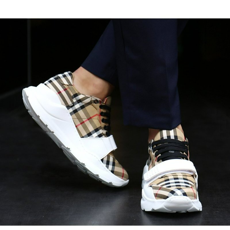 💎Han's house精品服飾💎 BURBERRY 格紋 鞋  現貨26.5 原價27500-7